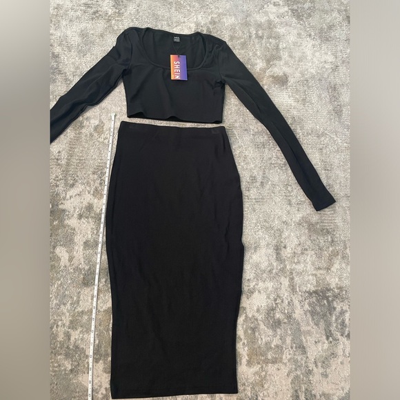 NWT Black long sleeve crop top and split thigh skirt Set - Picture 2 of 5